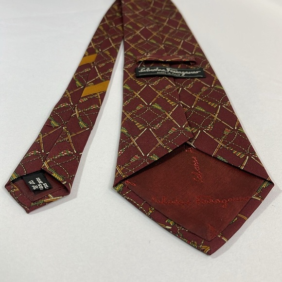 Salvatore Ferragamo Silk Novelty Print Hunting Rifles Burgundy Mens Neck Tie - Picture 4 of 10
